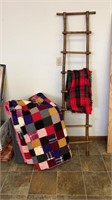 Bamboo ladder with 2 blankets