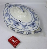 Lidded blue and white Tureen