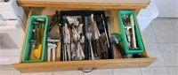 Contents of kitchen drawer, must take everything