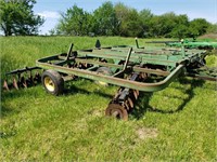 John Deere 230 Folding Disk