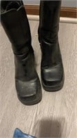 2 sets of mens boots  th insulated & Columbia. 9.