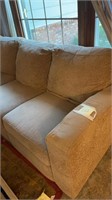Tan couch 
2 piece  sectional 
No stains
Like