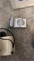 Camera 
Polaroid swinger 
Fuji film
Sun600
