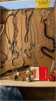 Jewelry costume necklaces & more
Qty14