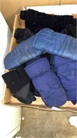Womens mens winter gloves

Box