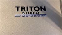 Korg Triton Studio Music workstation w/case