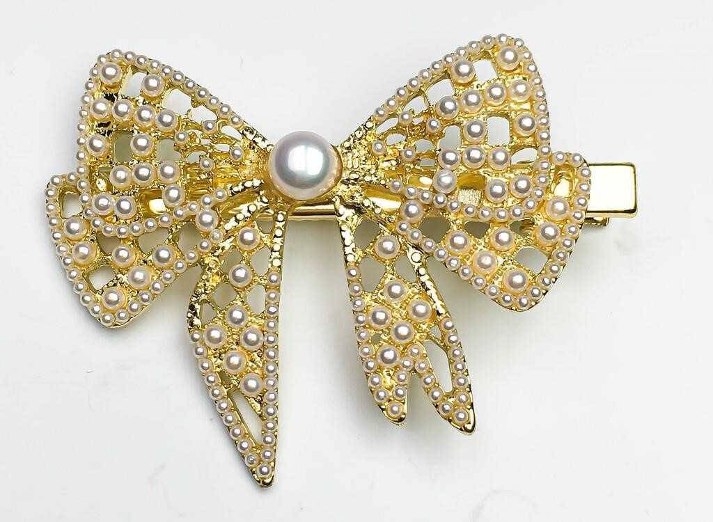 Natural Pearl Butterfly Clip