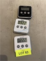 LOT: 3 Kitchen Timers