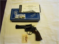 Smith & Wesson 586  4" Blue 357 Magnum (unfired)