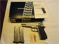 Smith & Wesson 1006  10mm Hand Gun