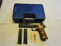 Smith & Wesson 422  22 LR Hand Gun