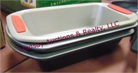 4 Bread loaf baking pans, 2 Cuisinart, Kitchen Aid