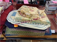 Group of table place mats., various colors and