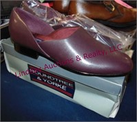 NIB Pair of Browntree or Yorke dress slip on shoe