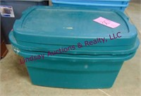 Pair of sterilite 30 gallon totes with lids