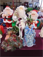1 lot of 8 pieces of Christmas decor, includes