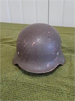 WWII GERMAN M40 ROLLED RIM STEEL HELMET