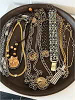 Vintage jewelry necklace and bracelet lots