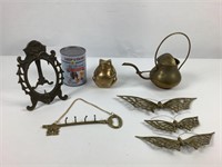 Collectiond'objets décoratifs en laiton