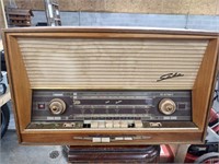 Vintage Saba 300 Automatic Radio