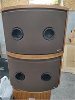 2 Bose 802 Loudspeakers