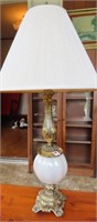 TABLE LAMP WITH METAL BASE