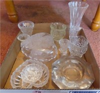BOX OF VARIOUS GLASS-ASHTRAY-VASE -