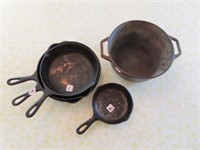 (4)CAST IRON  SKILLETS AND (1) CAST IRON POT