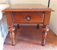 BROYHILL END TABLE