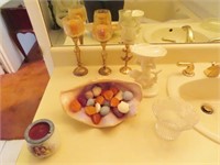 CONTENTS OF BATHROOM-FIGURINES-SOAP DISHES