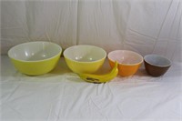 4 Vintage Colorful Pyrex Mixing Bowls A