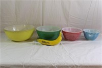 4 Vintage Pyrex Colorful Mixing Bowls B