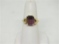 18K GOLD CENTER CUT AMETHYST RING