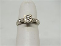 14K WHITE GOLD DIAMOND RING