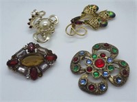 FOUR COSTUME JEWELRY BROOCHES