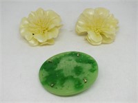 RETRO CLIP EARRINGS AND GREEN BROOCH