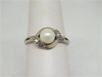 14K GOLD RING W DIAMONDS AND PEARL