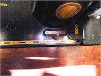 Singer Sewing Machine w/Cabinet; Buttonholer