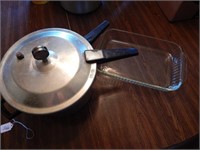 Cake pan and pressure cooker