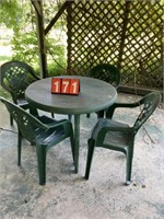 Green Plastic Table & (4) Chairs