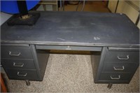 Metal Desk w/Drawers - Key not present, 7 Drawers