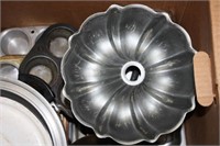 Metal baking Pans; Cupcake Tins; Pot w/lid