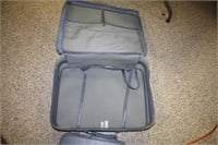 American Tourister Soft Side Suitcase w/zipper