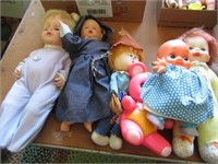 GROUP OF DOLLS AND BEAR