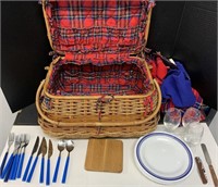LARGE PICNIC BASKET WITH DISHES CLOTHS