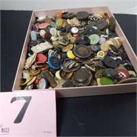 BOX OF VINTAGE BUTTONS