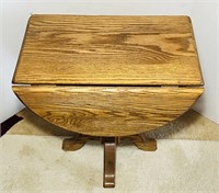 Oak Drop Leaf Small Table, 30”x 21” x 22” h