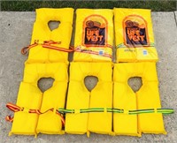 6 Adult Life Vest, 2 are new, all are nice