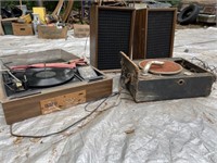 2 +/- Old Record Players & 2 +/- Speaker