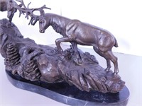 Bronze massif signé Canova Combat de cerfs